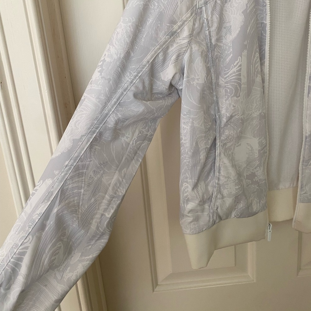 Lululemon Reversible Workout Jacket - image 5
